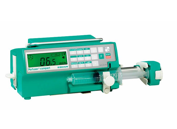 Perfusor Compact Flexible precision syringe pump. The integrated connector system allows linkage of three pumps to one power package. 